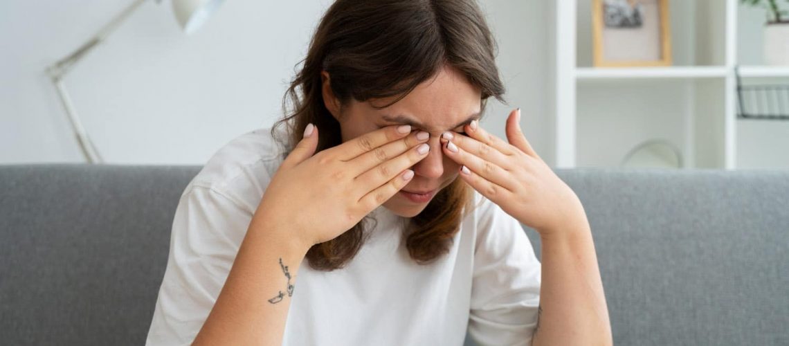 Itchy, watery and red eyes due to eye allergy in Fuengirola.